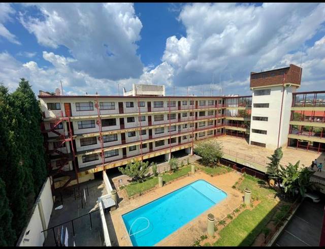 2 BEDROOM APARTMENT FOR SALE IN RANDBURG CENTRAL